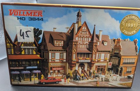 Vollmer Standesamt mit Brautpaar und Musikausstattung (3844), Jahresmodell 1991
